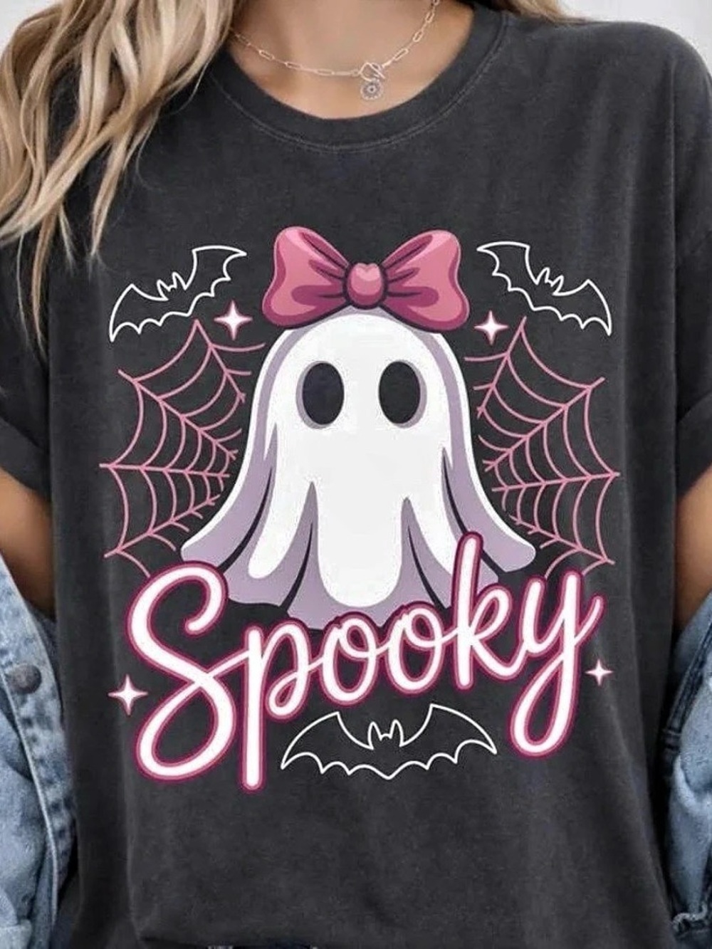 Charcoal Spooky Ghost Graphic Tee in Gray & Pink Like New